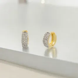 Argola Cravejada Tres Fileiras de Zircônias