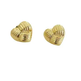 BRINCO CORAÇÃO COM DETALHES EM RANNHURAS BANHADO EM OURO 18K