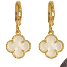 ARGOLINHA TREVO COR BRANCA FOLHRADA EM OURO 18K