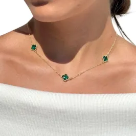 CHOCKER 3 TREVOS PEDRA VERDE ESMERALDA FOLHEADO EM OURO 18K