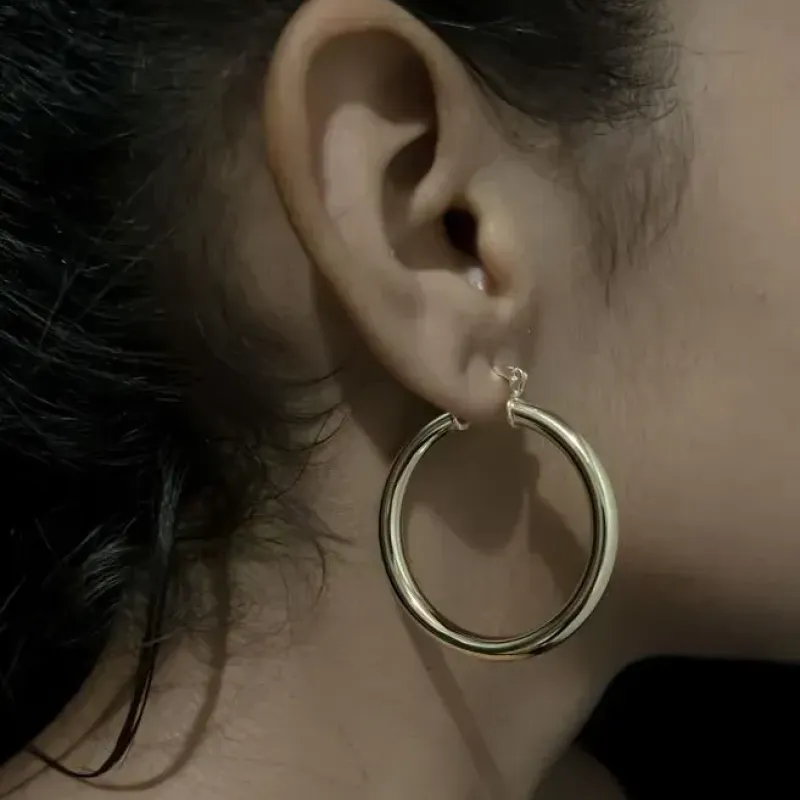 Argola Tubo Lisa M Folheada em Ouro 18k