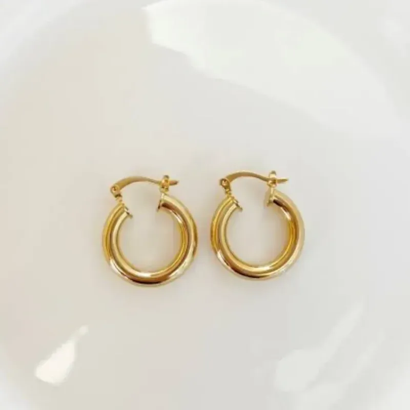 Argola Tubo Lisa PP1 Folheada em Ouro 18k