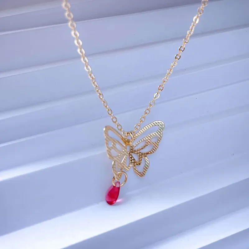 Colar YSE  Borboleta Vazada com Zircônia Folheado a Ouro