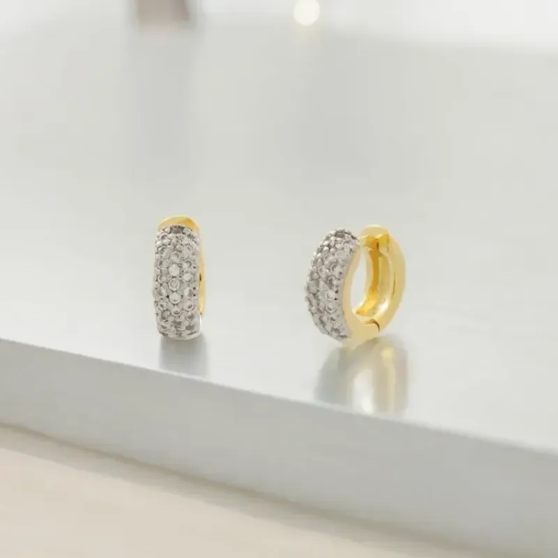 Argola Cravejada Tres Fileiras de Zircônias