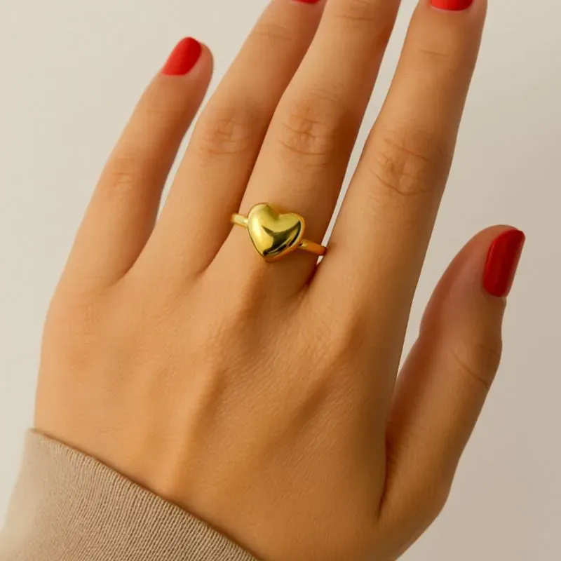 ANEL COM CORAÇÃO FOLHEADO EM OURO 18K