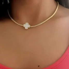 COLAR IMPORTADO TREVO CRAVEJADO FOLHEADO EM OURO 18K COLAR IMPORTADO TREVO CRAVEJADO FOLHEADO EM OURO 18K