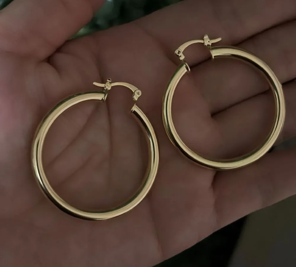Argola Tubo Lisa M Folheada em Ouro 18k