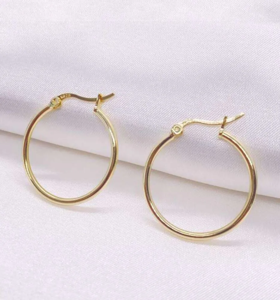 Argola Tubo Lisa Fina  M Folheada em Ouro 18k