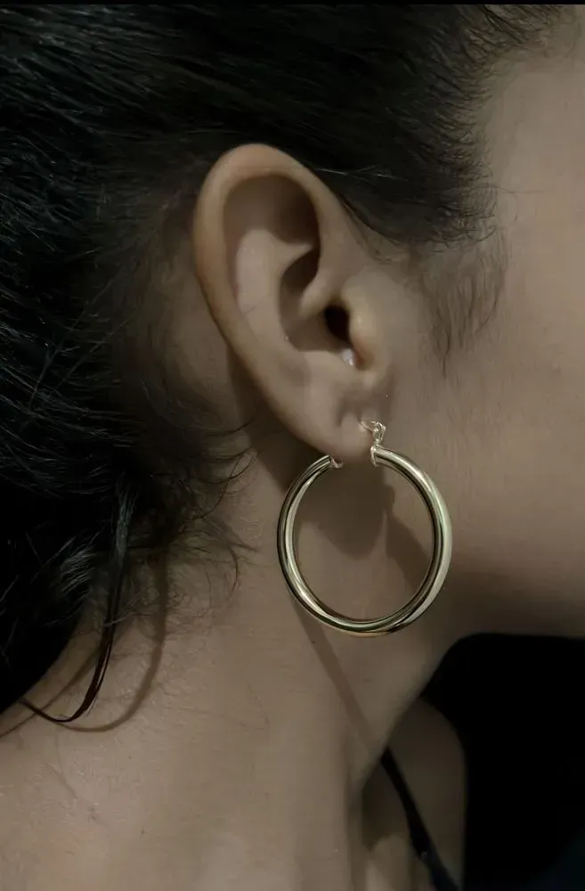 Argola Tubo Lisa M Folheada em Ouro 18k