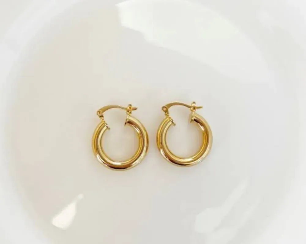Argola Tubo Lisa PP1 Folheada em Ouro 18k