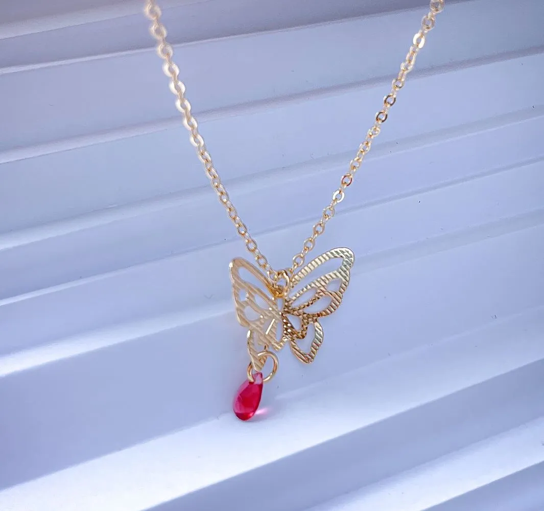 Colar YSE  Borboleta Vazada com Zircônia Folheado a Ouro
