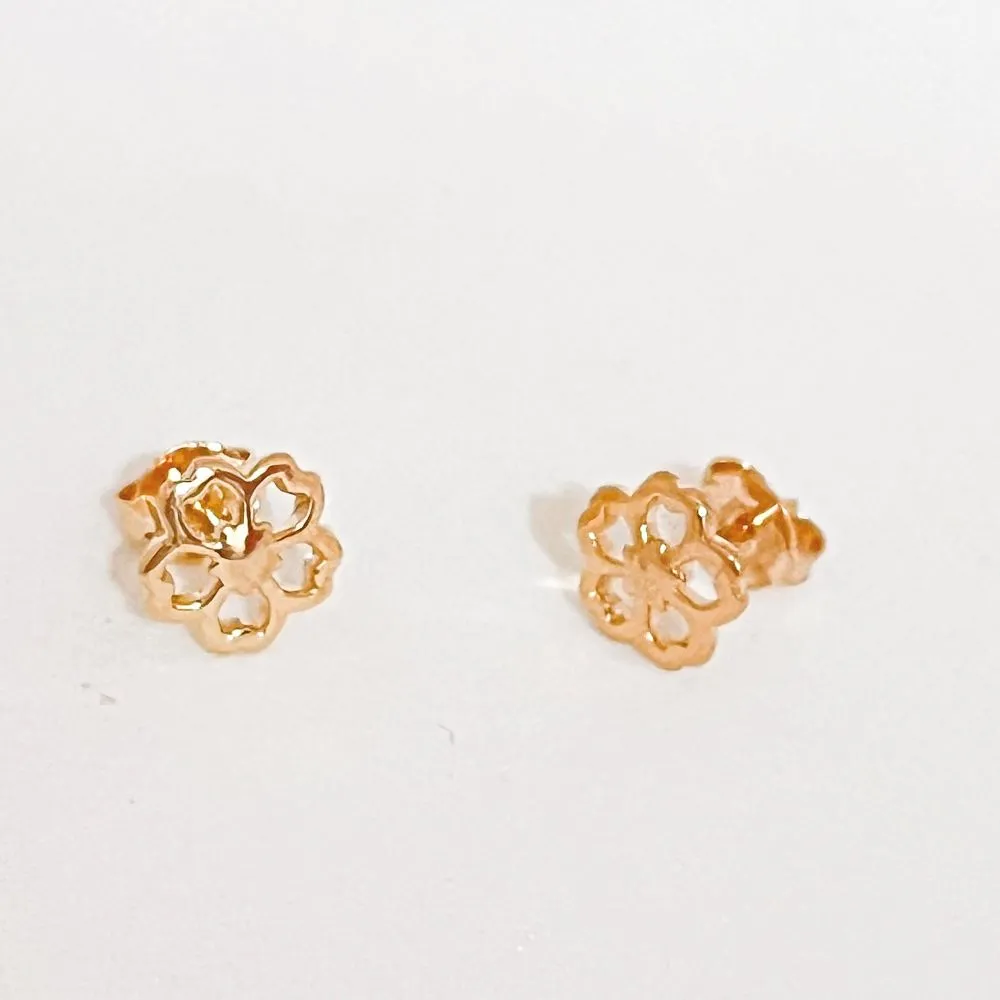 BRINCO DE FLOR VAZADO
