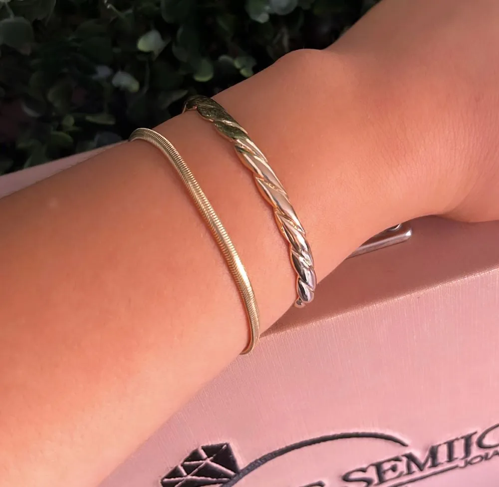 BRACELETE TORCIDO FOLHEADO EM OURO 18K.