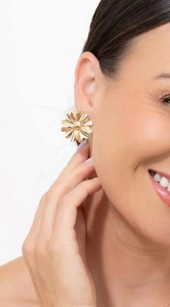 BRINCO FLOR ORGÂNICO BANHADO EM OURO 18K