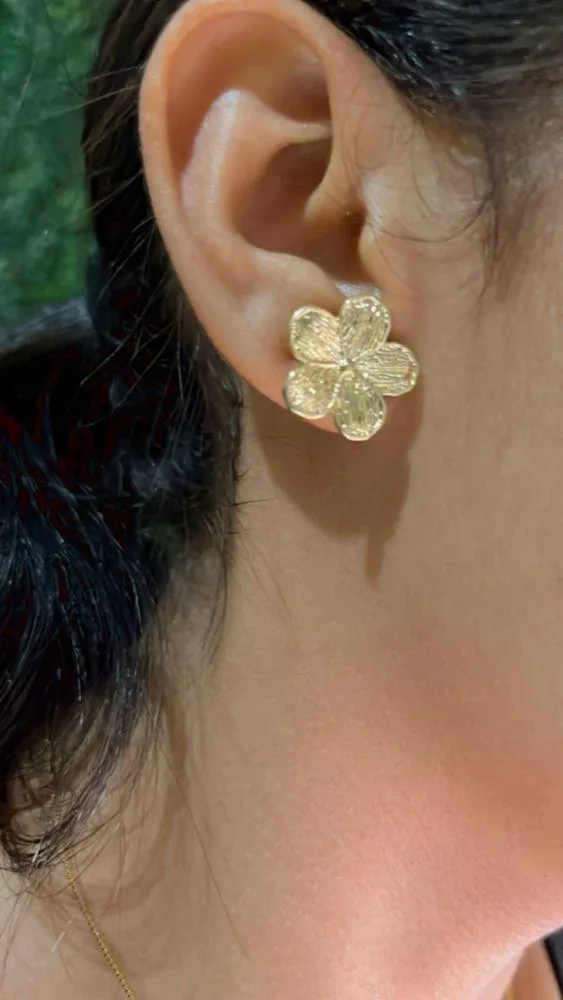 CONJUNTO FLOR FOLHEADO EM OURO 18K