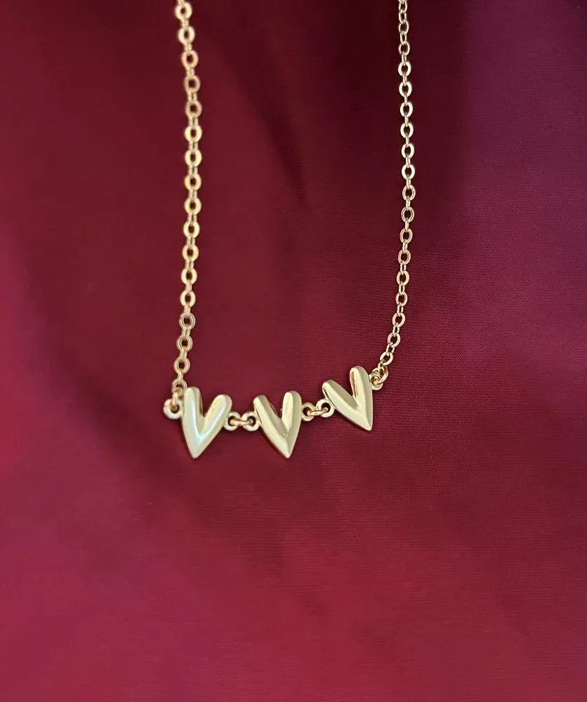 CHOCKER 3 CORAÇÕES FOLHEADA EM OURO 18K