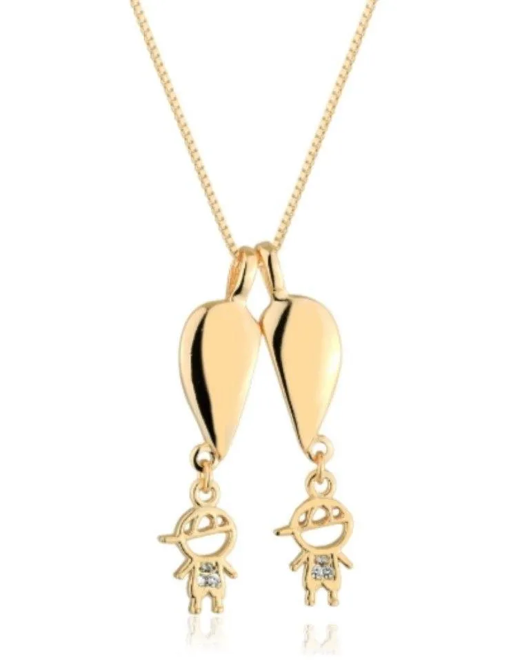 COLAR CORAÇÃO DIVIDIDO COM 2 BONECOS BANHADA EM OURO 18K