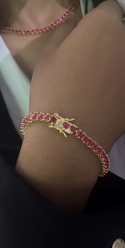 PULSEIRA RIVIERA CORAÇÃO RUBI FOLHEADA EM OURO 18K